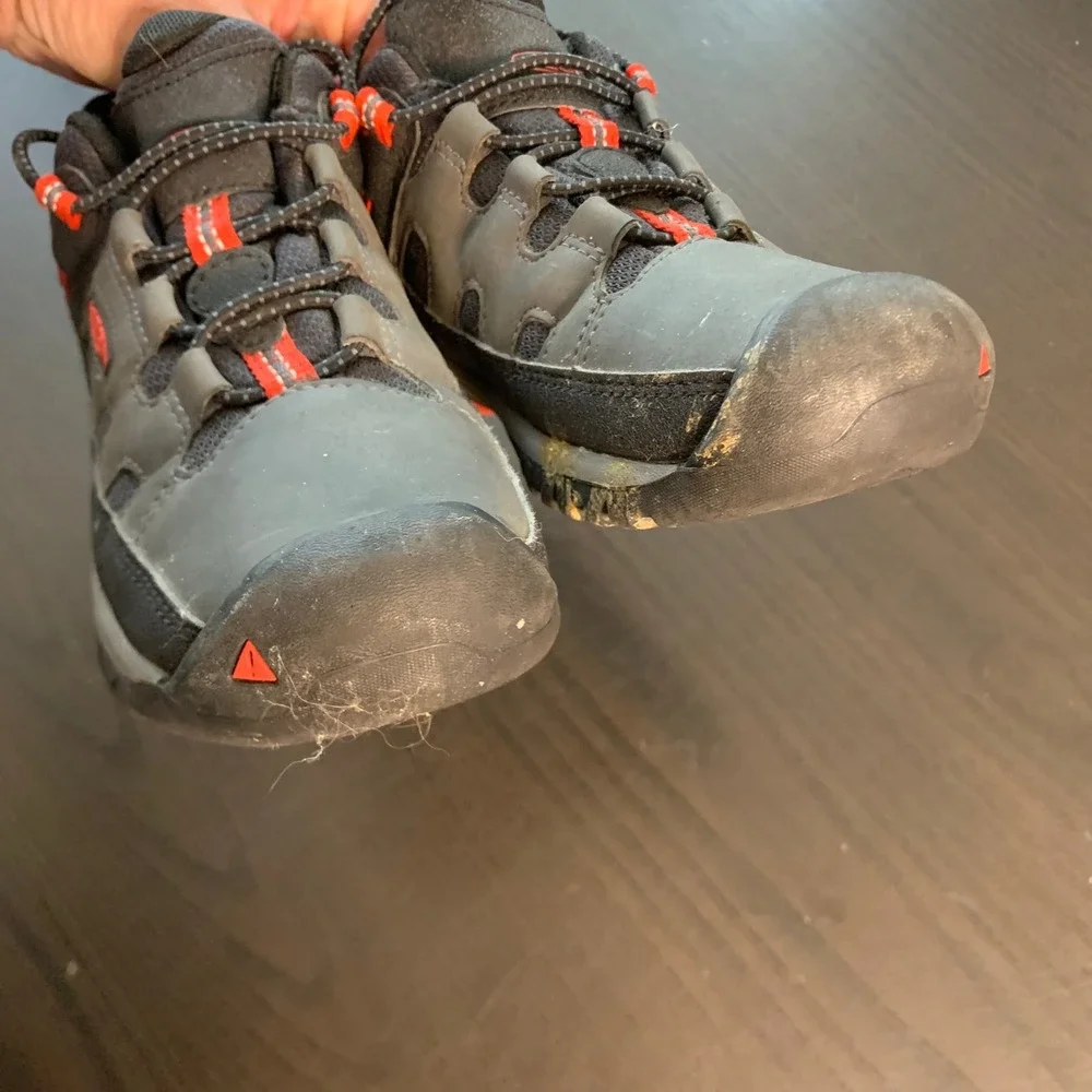 Keen Kids Targhee Low Hiking Shoes Grey Red Bungee Lace Sneakers Size 3Y 1019824